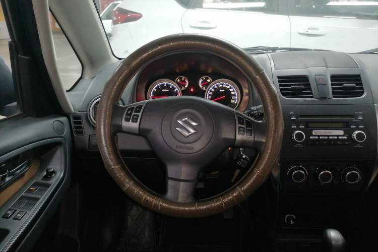 Used Suzuki SX4 2013 1.6L Automatic CoolRide Model Steering Wheel