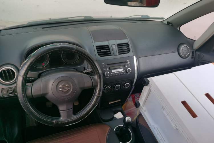 Used Suzuki SX4 2013 1.6L Manual CoolRide Model Center Console