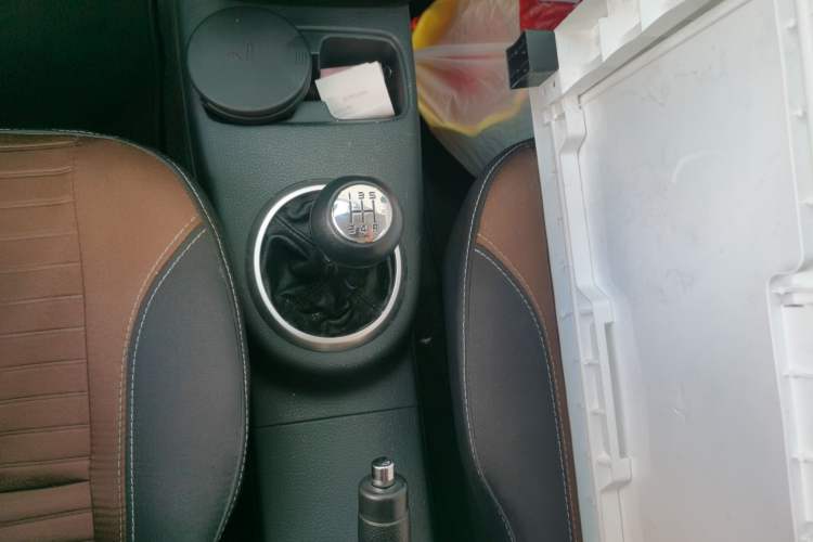 Used Suzuki SX4 2013 1.6L Manual CoolRide Model Gear Lever