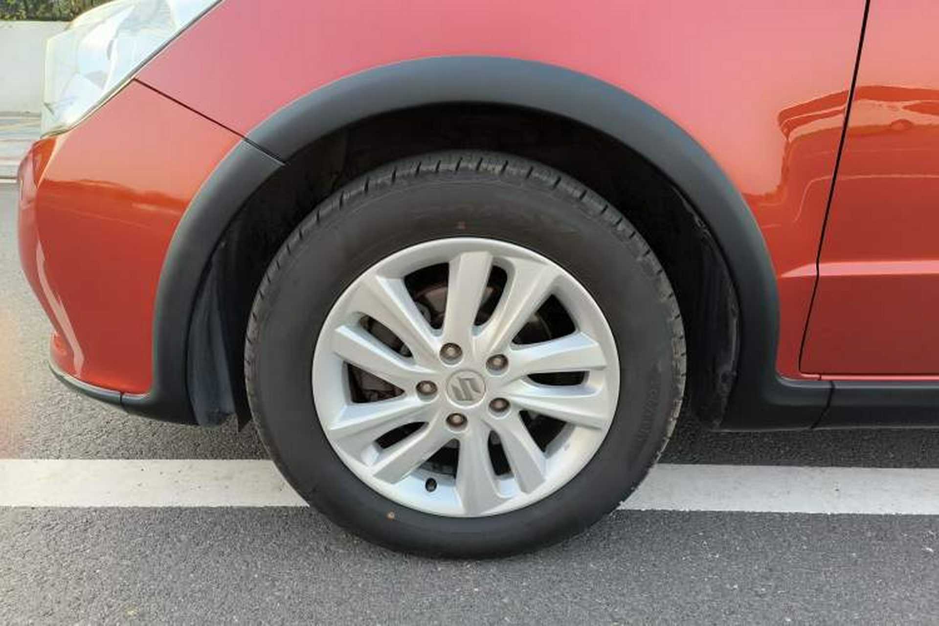Used Suzuki SX4 2013 1.6L Manual CoolRide Model Left Front Wheel Hub