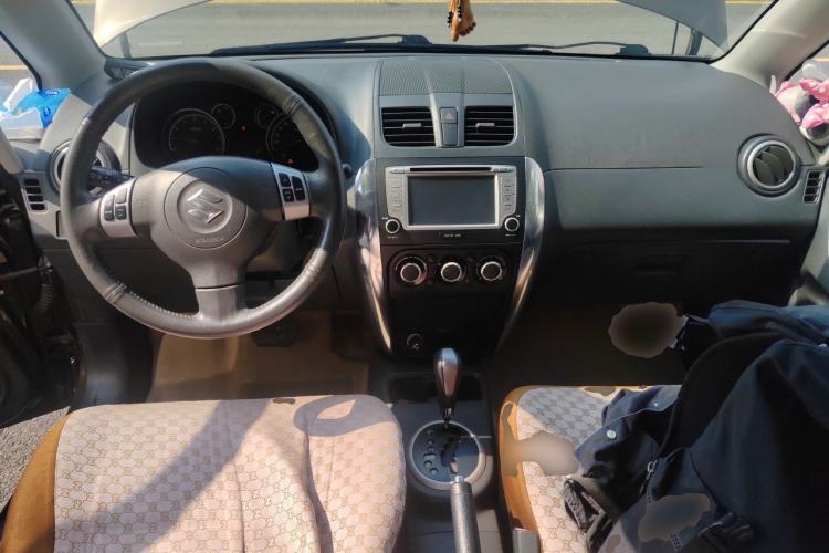 Used Suzuki SX4 2013 Koleos 1.6L Automatic Sport Model Center Console