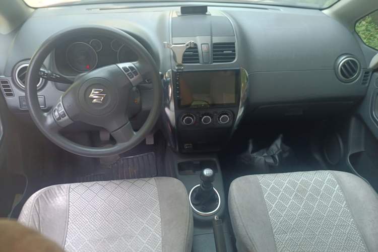Used Suzuki SX4 2013 1.6L Manual CoolRide Model Center Console