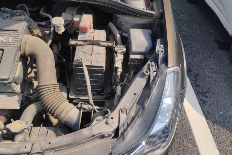 Used Suzuki SX4 2013 Koleos 1.6L Automatic Sport Model Engine Bay Left