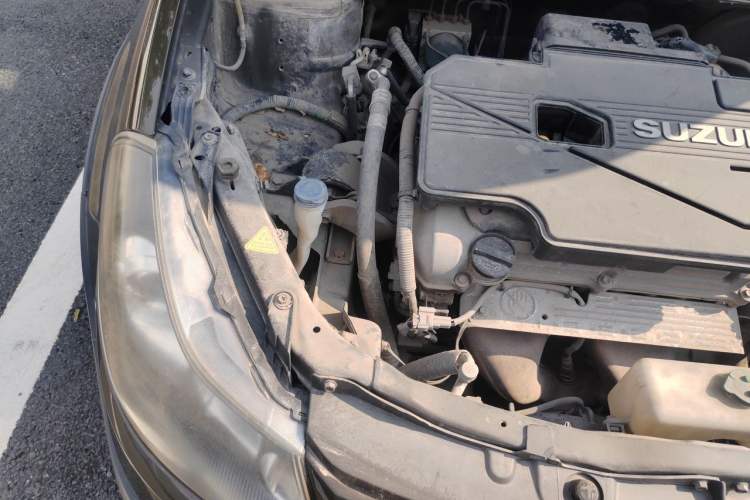 Used Suzuki SX4 2013 Koleos 1.6L Automatic Sport Model Engine Bay Right