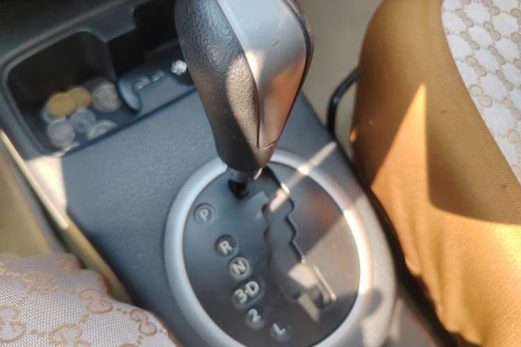 Used Suzuki SX4 2013 Koleos 1.6L Automatic Sport Model Gear Lever