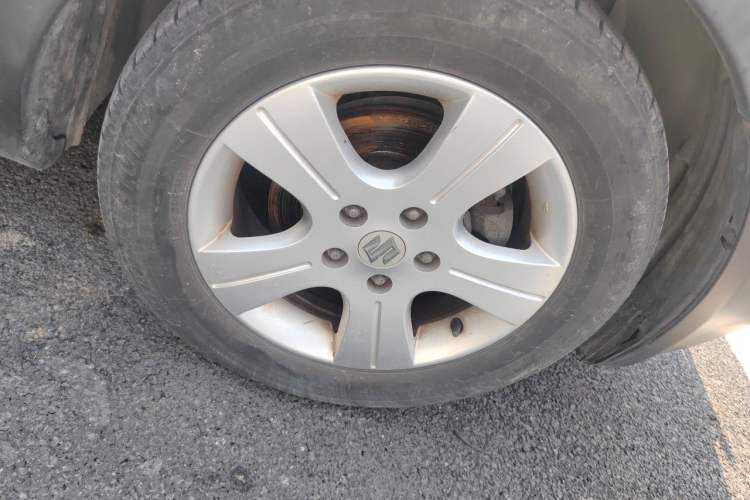 Used Suzuki SX4 2013 Koleos 1.6L Automatic Sport Model Right Front Wheel Hub