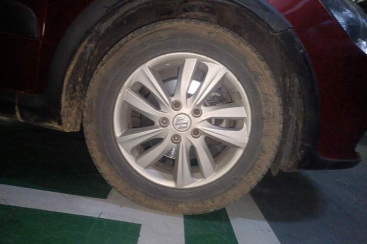 Used Suzuki SX4 2013 1.6L Manual CoolRide Model Right Front Wheel Hub