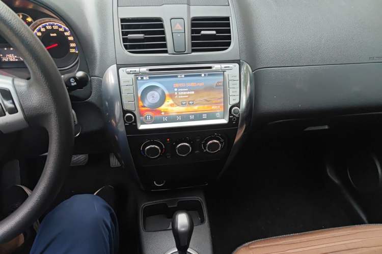 Used Suzuki SX4 2013 1.6L Automatic CoolRide Model Audio And AC Panel
