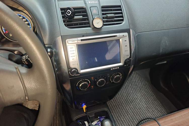 Used Suzuki SX4 2013 1.6L Automatic CoolRide Model Audio And AC Panel