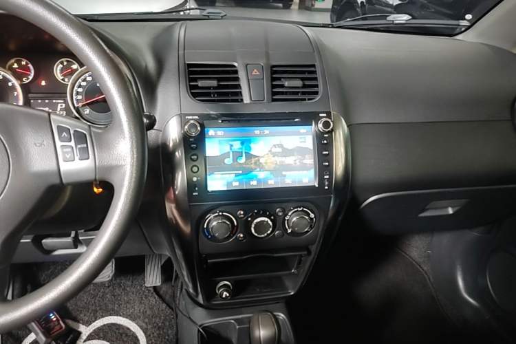 Used Suzuki SX4 2013 1.6L Automatic CoolRide Model Audio And AC Panel
