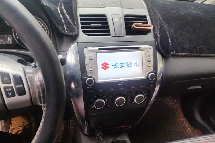 Used Suzuki SX4 2013 Koleos 1.6L Automatic Sport Model Audio And AC Panel