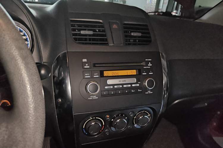 Used Suzuki SX4 2013 1.6L Automatic CoolRide Model Audio And AC Panel