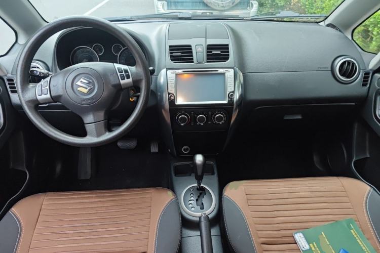 Used Suzuki SX4 2013 1.6L Automatic CoolRide Model Center Console