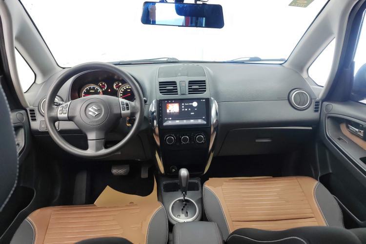 Used Suzuki SX4 2013 1.6L Automatic CoolRide Model Center Console