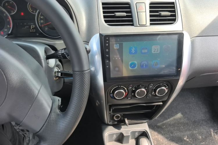 Used Suzuki SX4 2013 1.6L Automatic CoolRide Model Center Console
