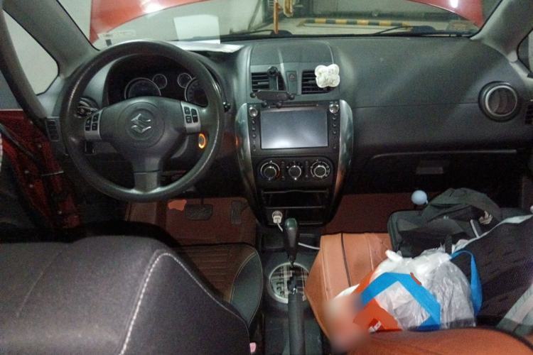 Used Suzuki SX4 2013 1.6L Automatic CoolRide Model Center Console