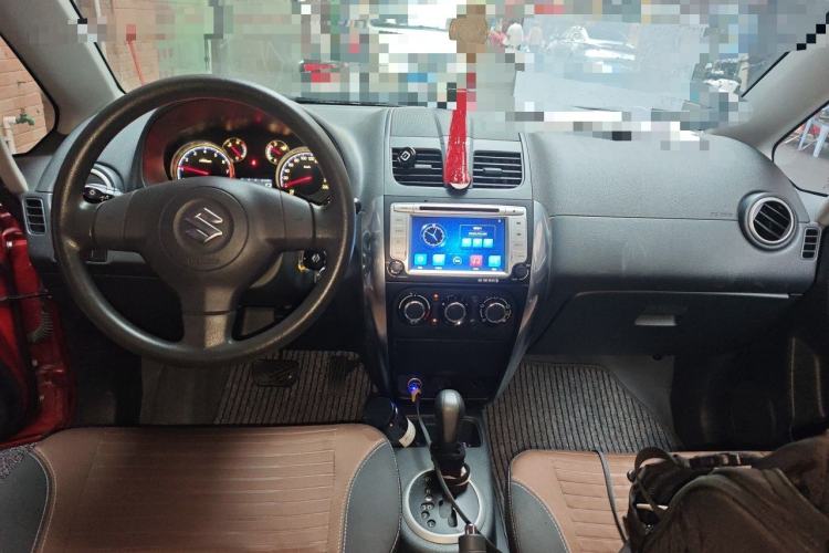 Used Suzuki SX4 2013 1.6L Automatic CoolRide Model Center Console