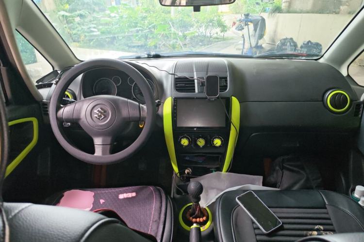 Used Suzuki SX4 2013 1.6L Manual CoolRide Model Center Console