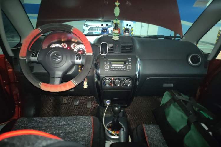Used Suzuki SX4 2013 1.6L Manual CoolRide Model Center Console