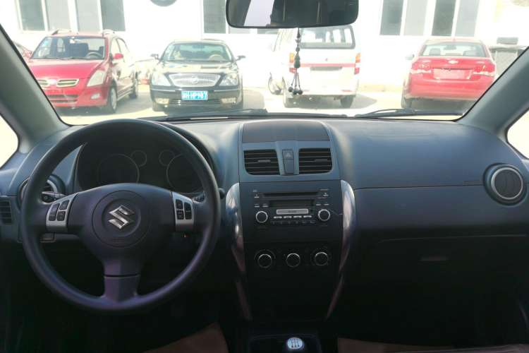 Used Suzuki SX4 2013 1.6L Manual CoolRide Model Center Console