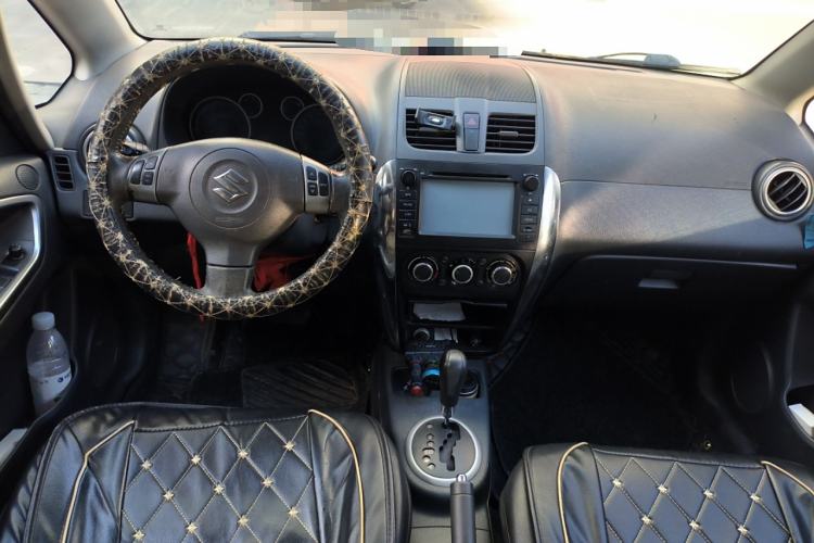 Used Suzuki SX4 2013 Koleos 1.6L Automatic Sport Model Center Console
