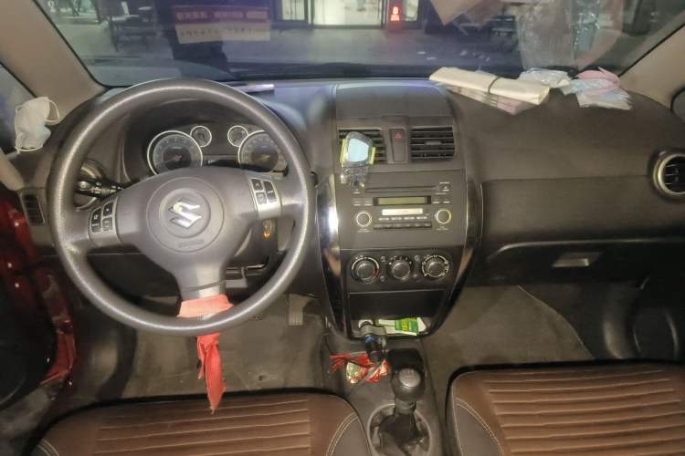 Used Suzuki SX4 2013 1.6L Manual CoolRide Model Center Console