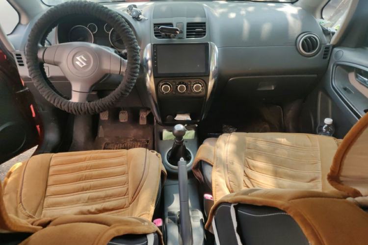 Used Suzuki SX4 2013 1.6L Manual CoolRide Model Center Console