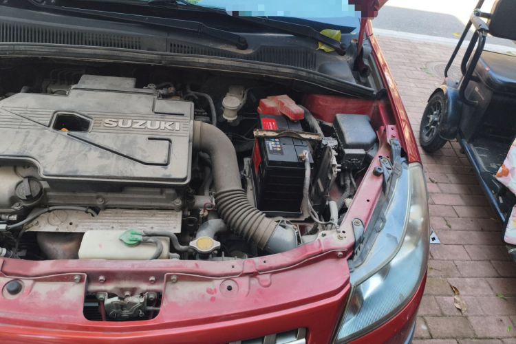 Used Suzuki SX4 2013 Koleos 1.6L Automatic Sport Model Engine Bay Left