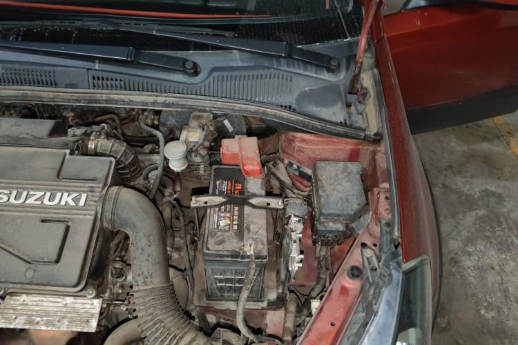 Used Suzuki SX4 2013 Koleos 1.6L Automatic Sport Model Engine Bay Left