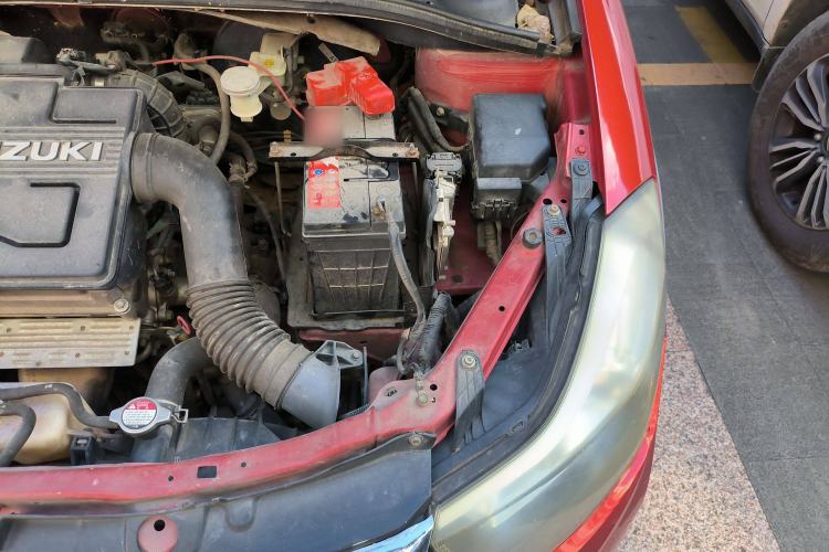 Used Suzuki SX4 2013 Koleos 1.6L Automatic Sport Model Engine Bay Left