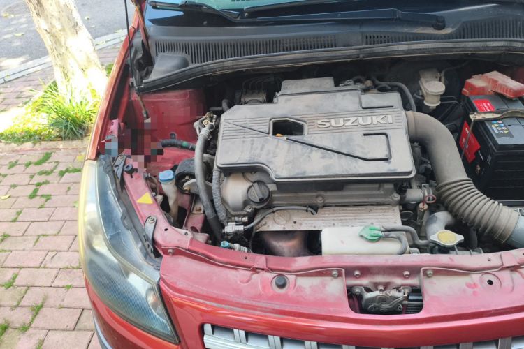 Used Suzuki SX4 2013 Koleos 1.6L Automatic Sport Model Engine Bay Right