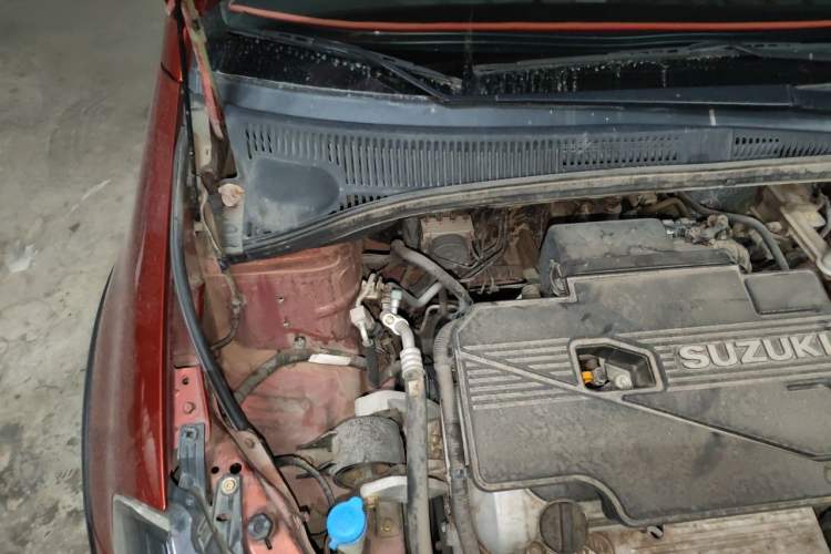Used Suzuki SX4 2013 Koleos 1.6L Automatic Sport Model Engine Bay Right
