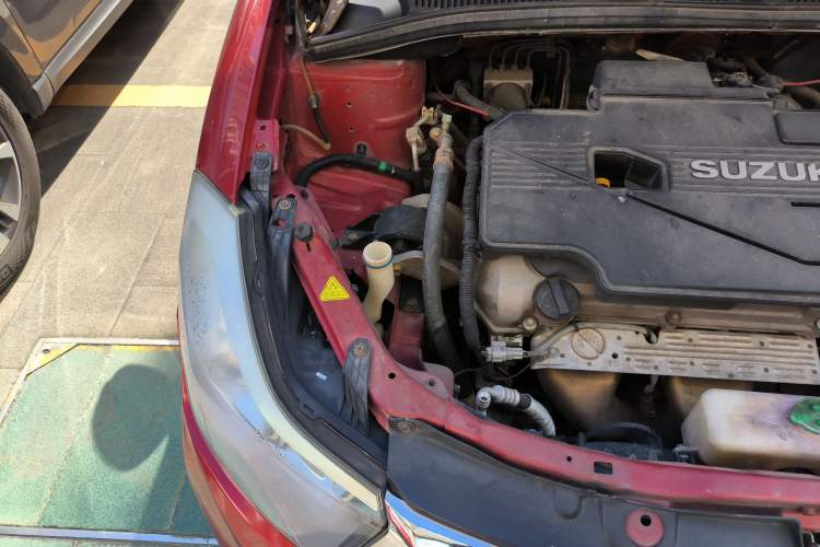 Used Suzuki SX4 2013 Koleos 1.6L Automatic Sport Model Engine Bay Right