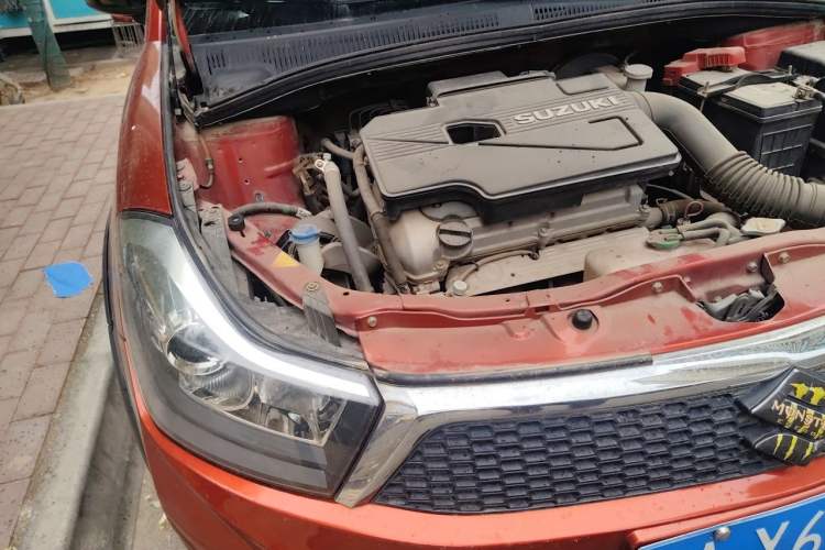 Used Suzuki SX4 2013 Koleos 1.6L Automatic Sport Model Engine Bay Right