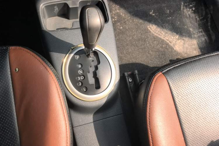 Used Suzuki SX4 2013 1.6L Automatic CoolRide Model Gear Lever