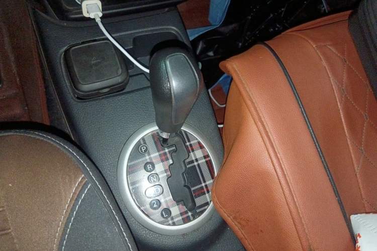 Used Suzuki SX4 2013 1.6L Automatic CoolRide Model Gear Lever