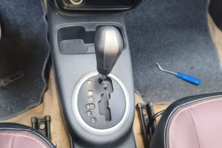 Used Suzuki SX4 2013 Koleos 1.6L Automatic Sport Model Gear Lever