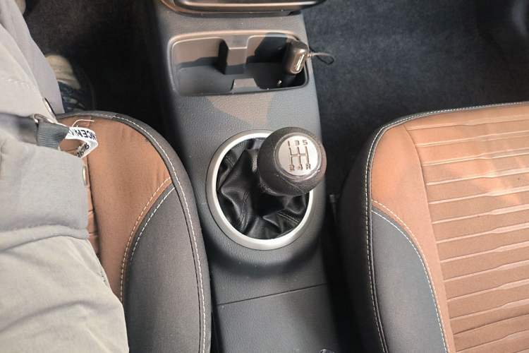 Used Suzuki SX4 2013 1.6L Manual CoolRide Model Gear Lever