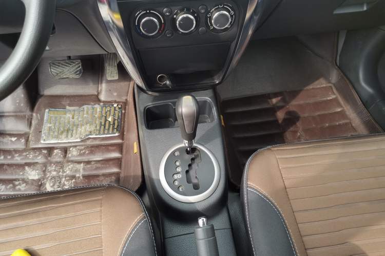 Used Suzuki SX4 2013 1.6L Automatic CoolRide Model Gear Lever