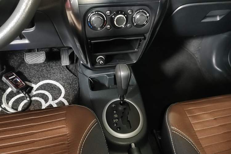 Used Suzuki SX4 2013 1.6L Automatic CoolRide Model Gear Lever