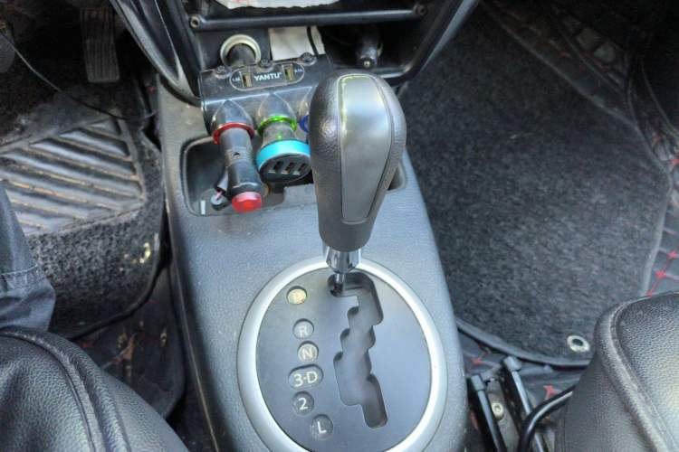 Used Suzuki SX4 2013 Koleos 1.6L Automatic Sport Model Gear Lever