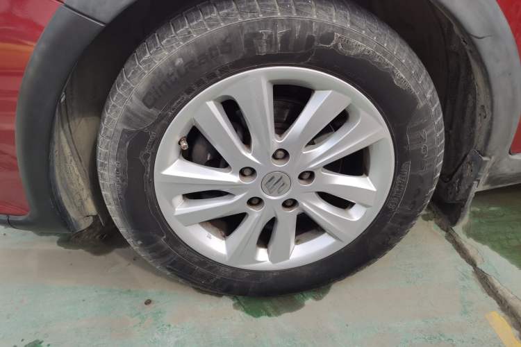 Used Suzuki SX4 2013 1.6L Automatic CoolRide Model Left Front Wheel Hub