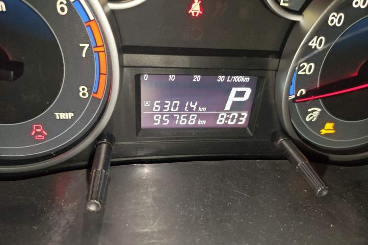 Used Suzuki SX4 2013 Koleos 1.6L Automatic Sport Model Odometer Close Up