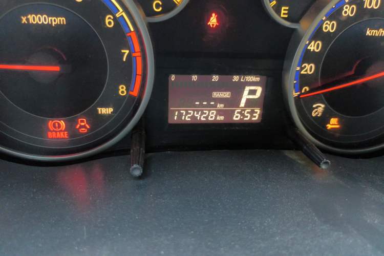 Used Suzuki SX4 2013 Koleos 1.6L Automatic Sport Model Odometer Close Up