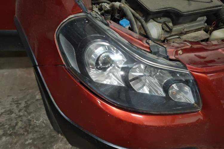 Used Suzuki SX4 2013 Koleos 1.6L Automatic Sport Model Right Front Headlight