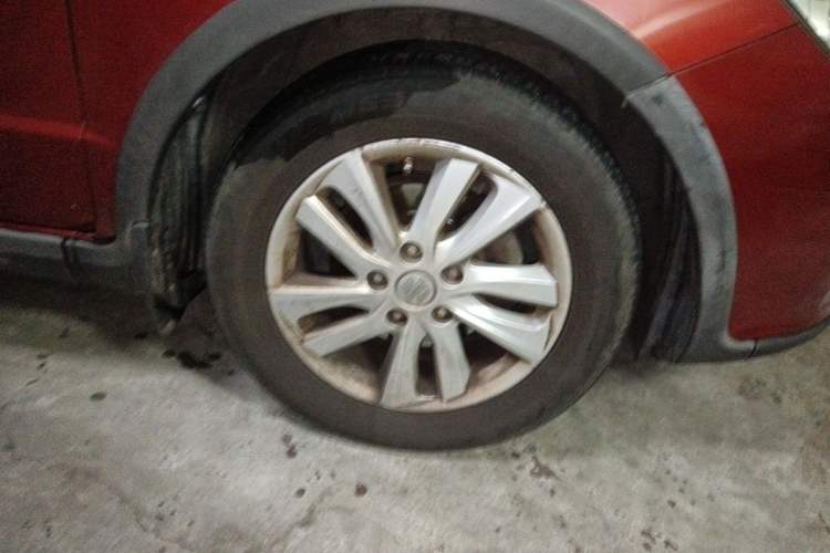 Used Suzuki SX4 2013 1.6L Automatic CoolRide Model Right Front Wheel Hub