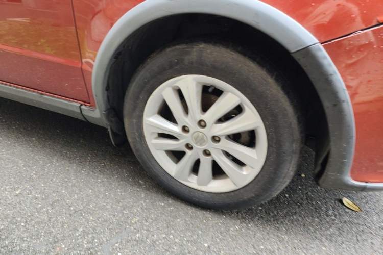 Used Suzuki SX4 2013 1.6L Manual CoolRide Model Right Front Wheel Hub