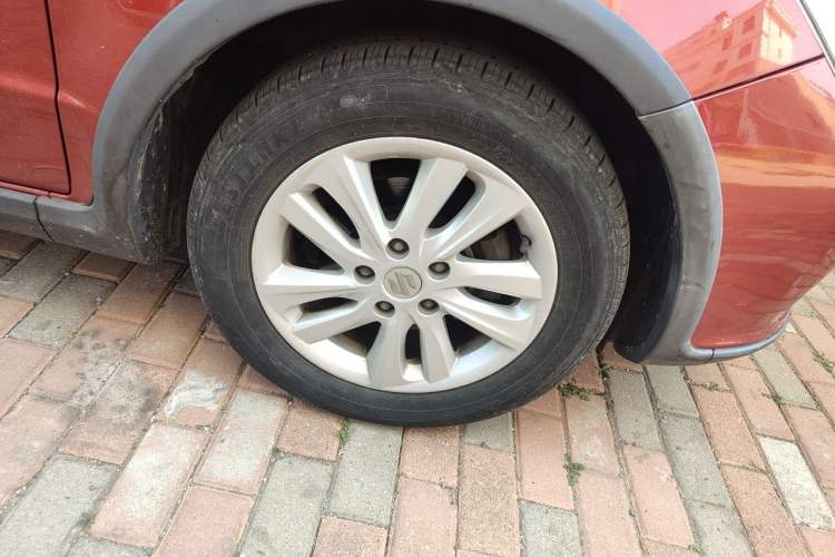 Used Suzuki SX4 2013 1.6L Automatic CoolRide Model Right Front Wheel Hub