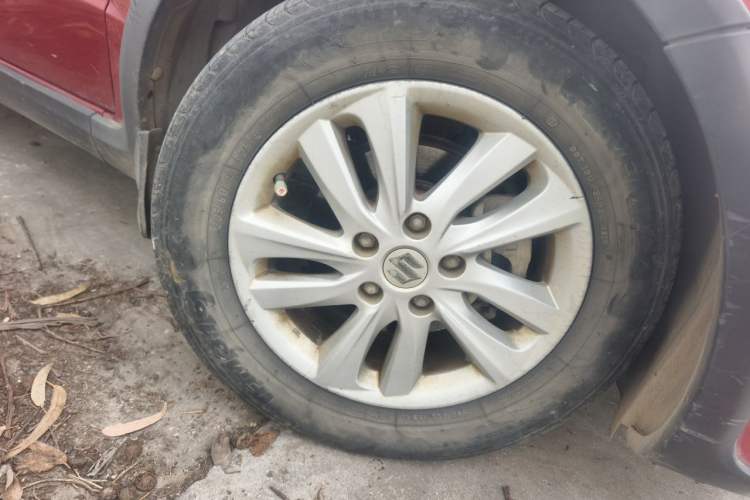 Used Suzuki SX4 2013 1.6L Manual CoolRide Model Right Front Wheel Hub