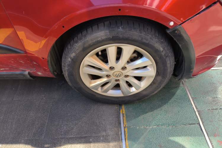 Used Suzuki SX4 2013 Koleos 1.6L Automatic Sport Model Right Front Wheel Hub